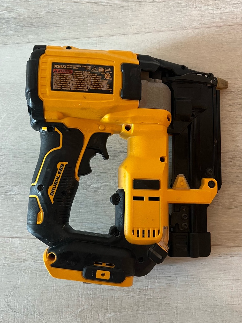 DEWALT 20V Brushless Cordless Nail Gun - Picture 2 of 3